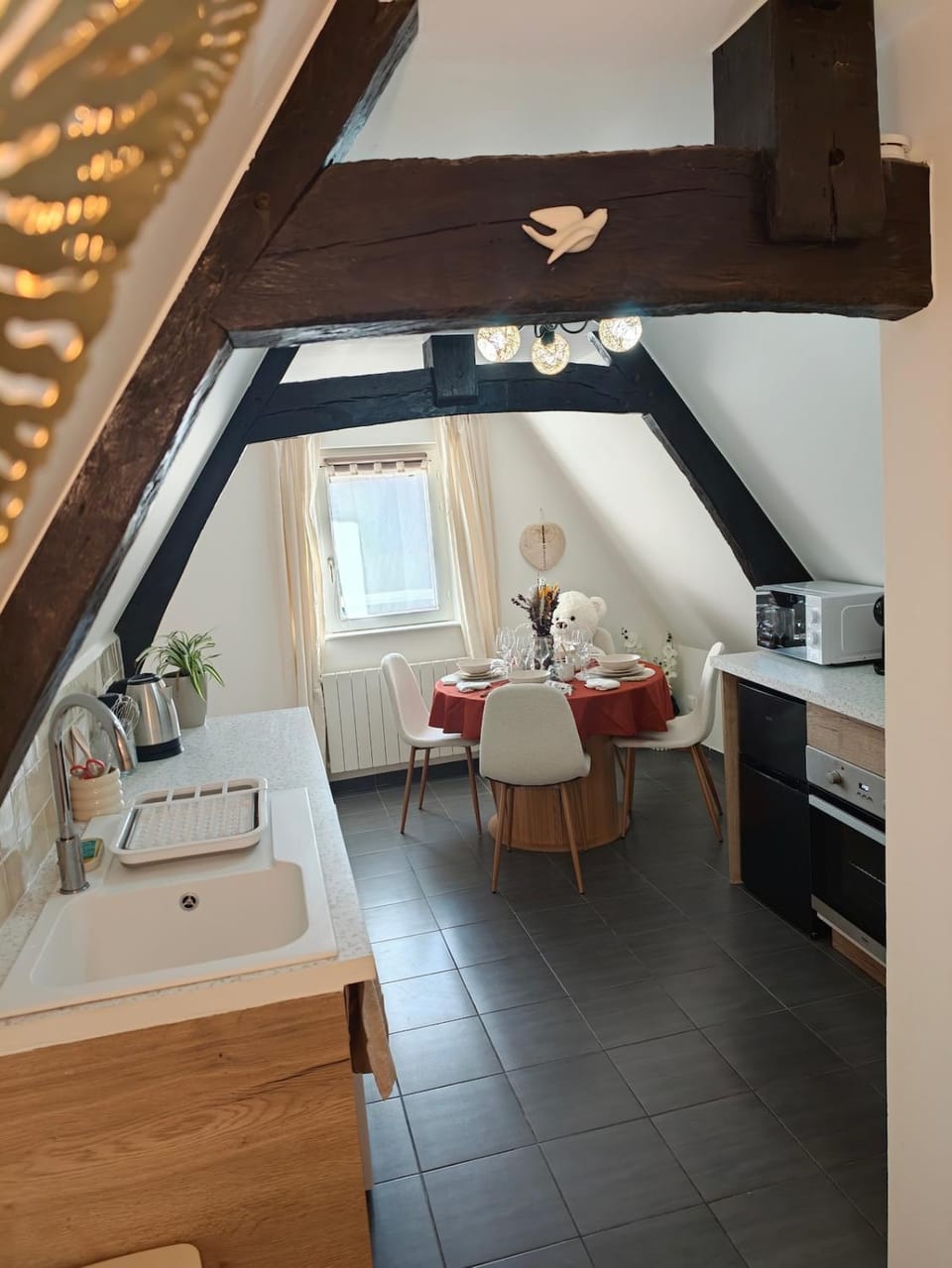 Kitchen or kitchenette, Dining area, oven, stove