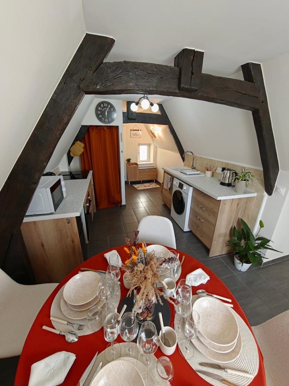 Kitchen or kitchenette, Dining area, oven, stove, toaster