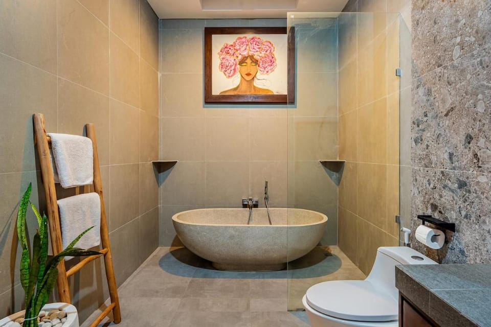 Arkarhea Villa 2, Brand New Tropical Villa with Cabana near Canggu Villa in North Kuta