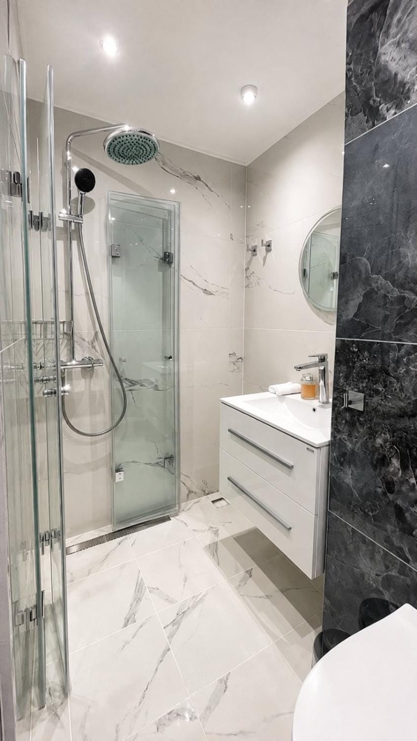 Shower, Bathroom, towels