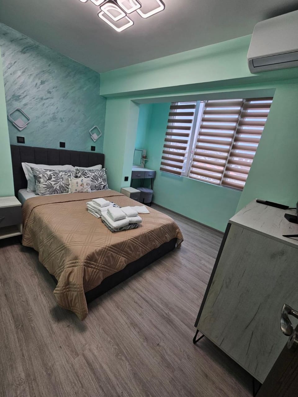 Bed, Bedroom, air conditioner
