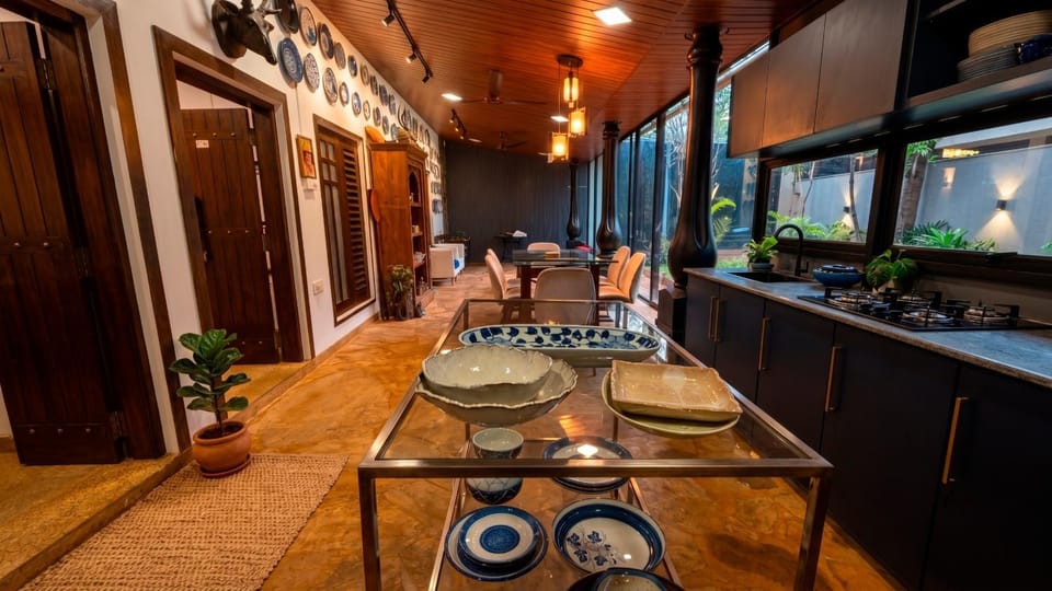 Kitchen or kitchenette, Dining area
