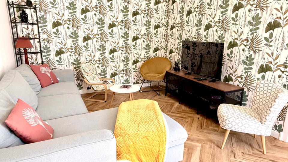 TV and multimedia, Seating area