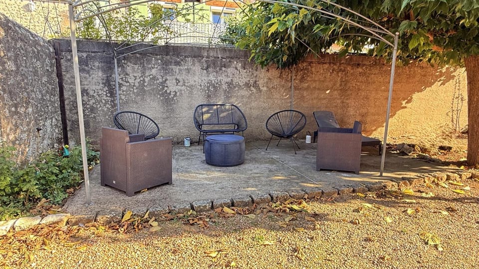 Inner courtyard view, furniture