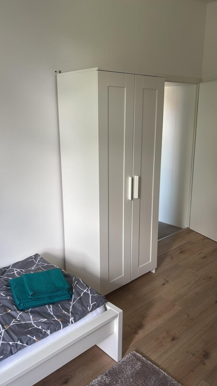 Photo of the whole room, Bedroom, wardrobe