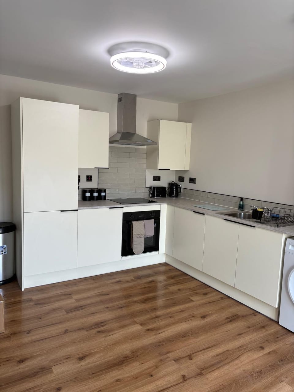 Kitchen or kitchenette, dishwasher