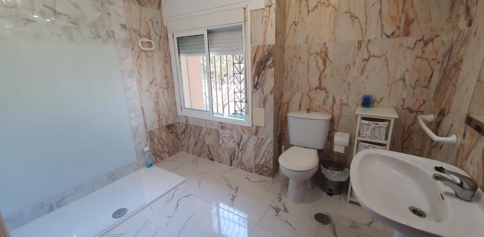 Amplio apart con aire acondicionado seis cincuenta seis ochenta tres siete siete Apartment in Costa de la Luz