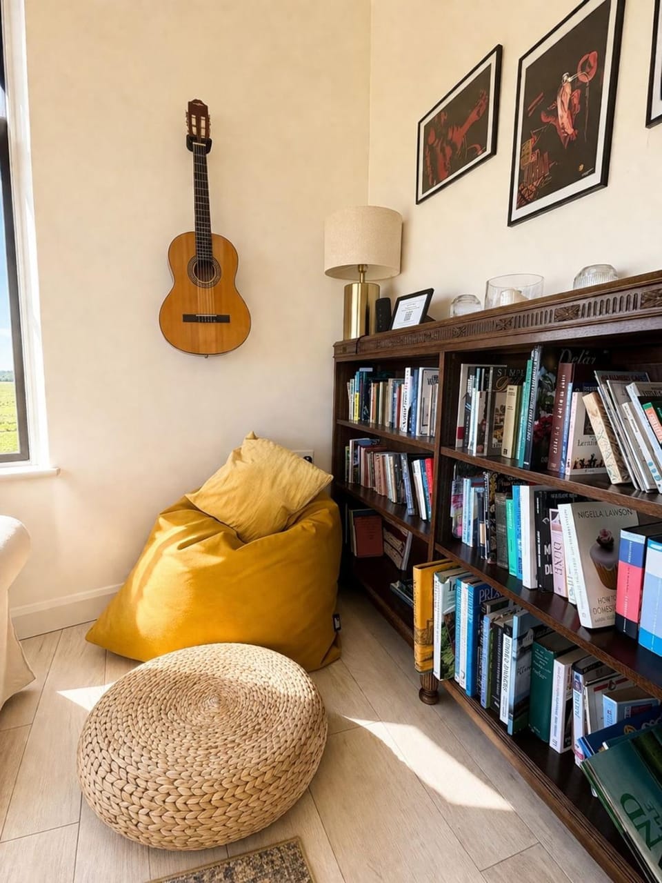 Library, Living room, Seating area