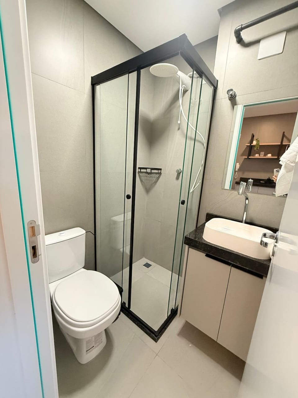 Shower, Toilet, towels