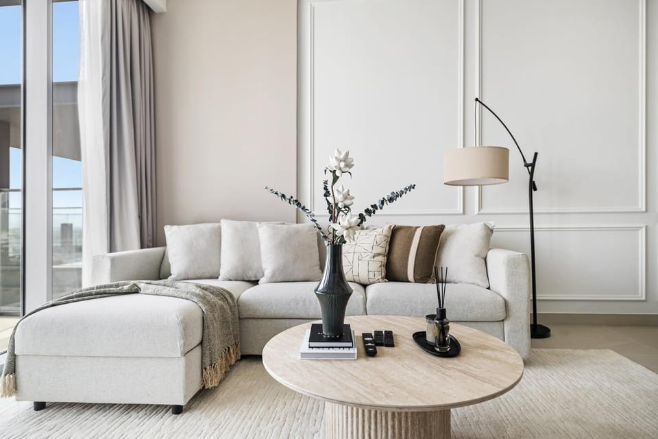 Bed, Living room, Photo of the whole room, Seating area, Bedroom