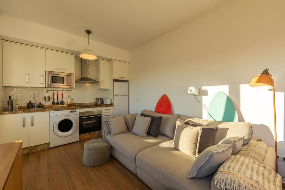 Kitchen or kitchenette, Living room, oven, pet friendly, stove, washing machine