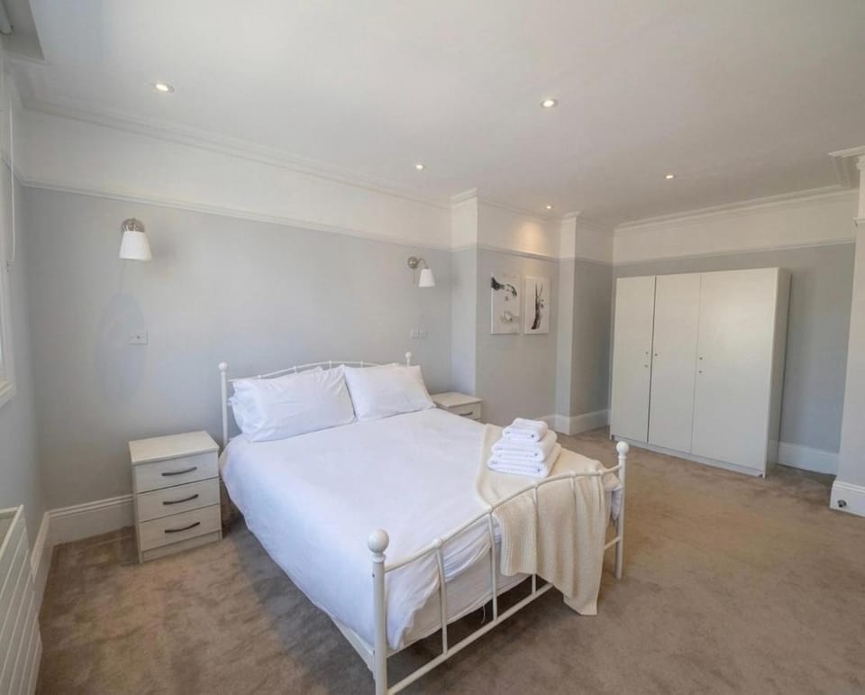 The Aria Apartment -3-Bed -Sleeps 6 -Stylish & Spacious Apartment in Croydon