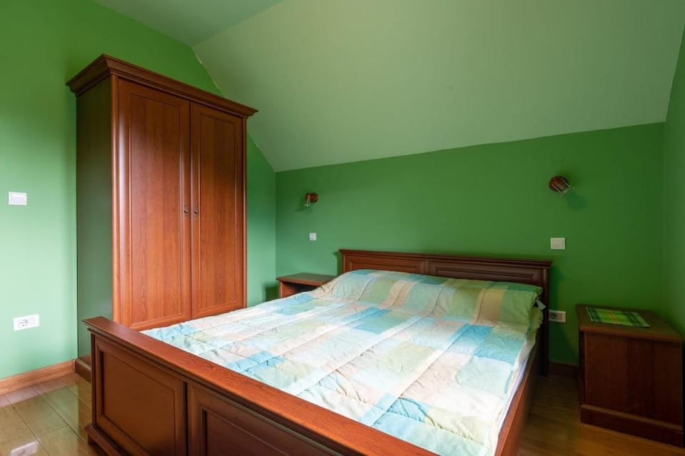 Bed, Photo of the whole room, Bedroom, heating, wardrobe
