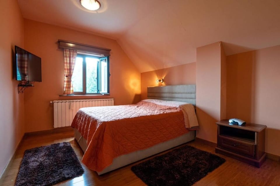 Bed, TV and multimedia, Photo of the whole room, Bedroom, heating