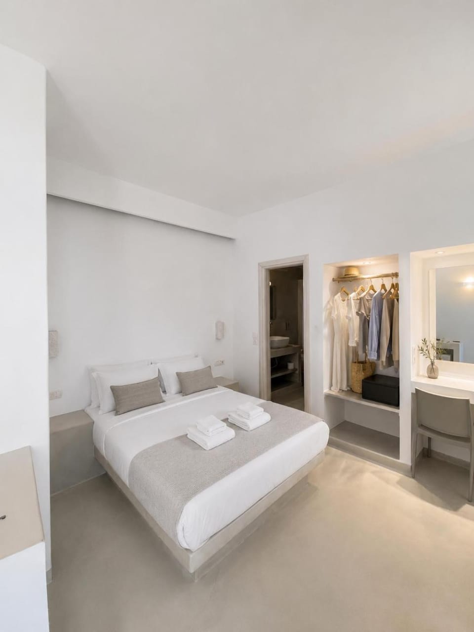 Center Spot Santorini Bed and Breakfast in Thera