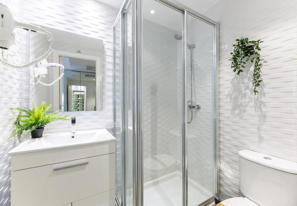 Shower, Bathroom, towels
