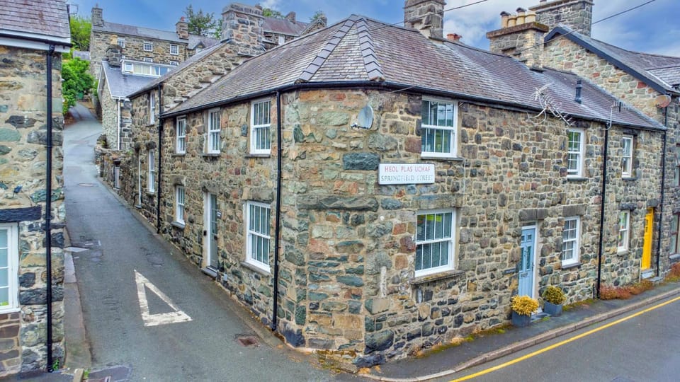 Property building, Facade/entrance, Off site
