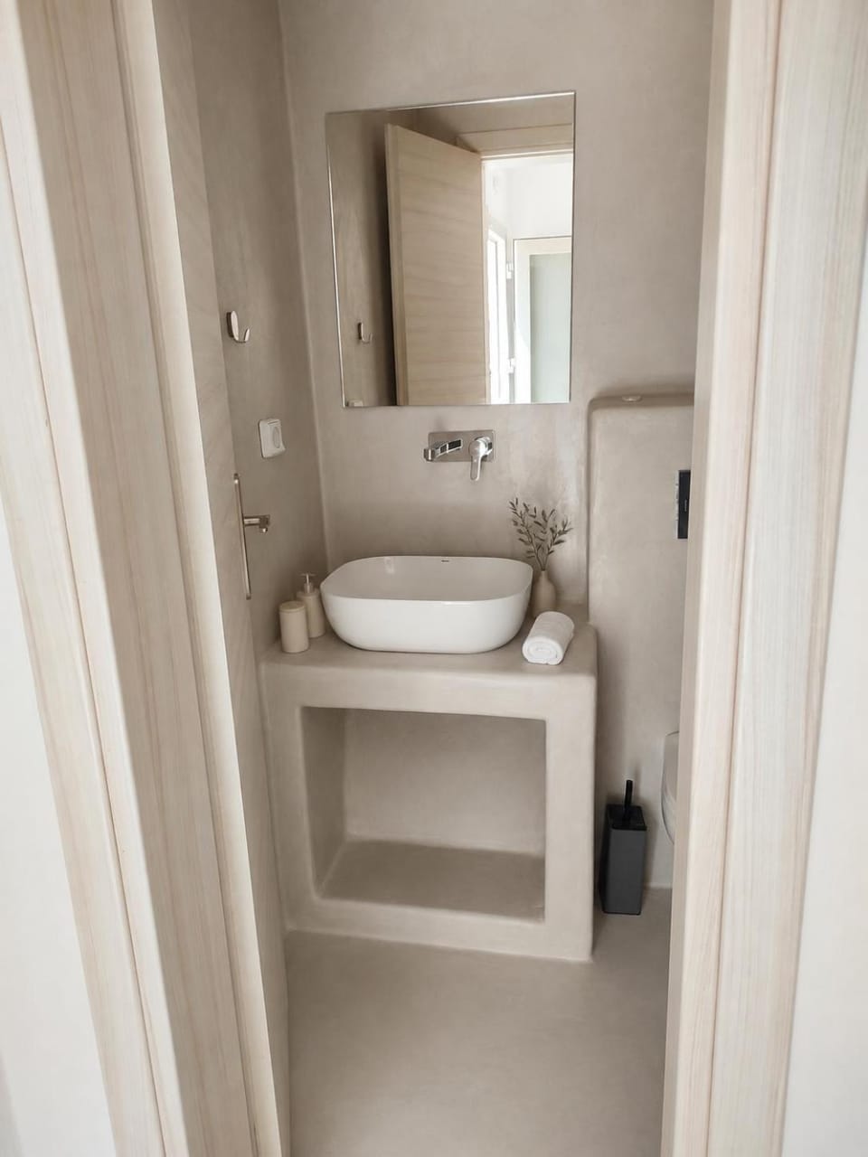 Moncler Fira Downtown Rooms Bed and Breakfast in Santorini