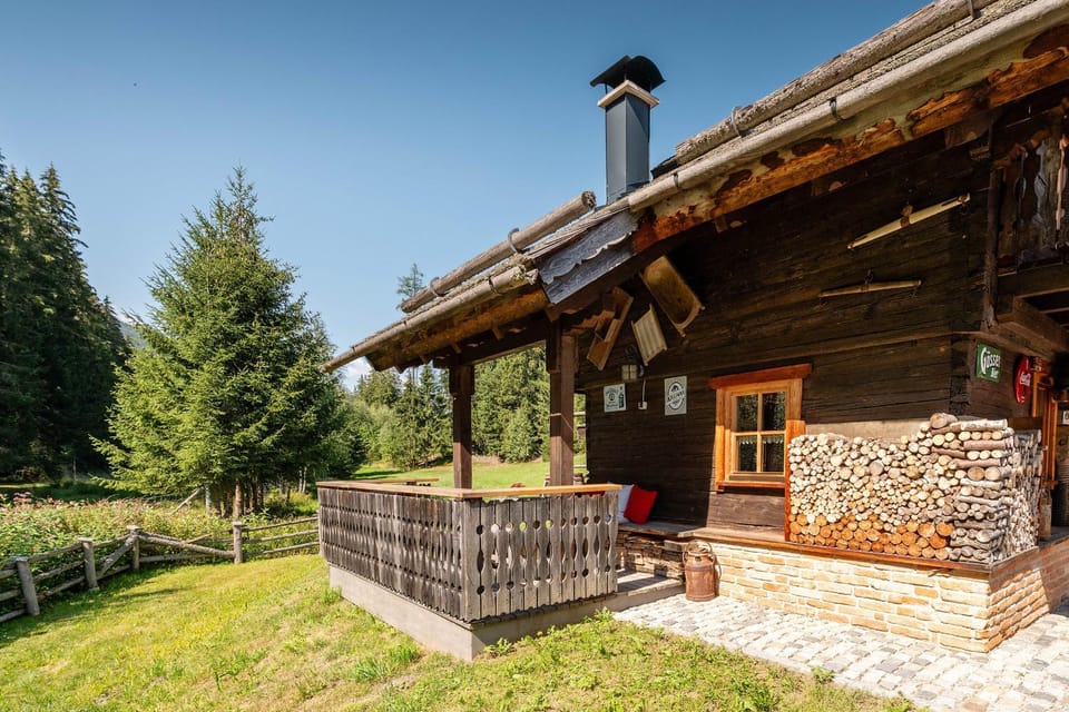 Property building, Facade/entrance, Off site, Garden, Balcony/Terrace