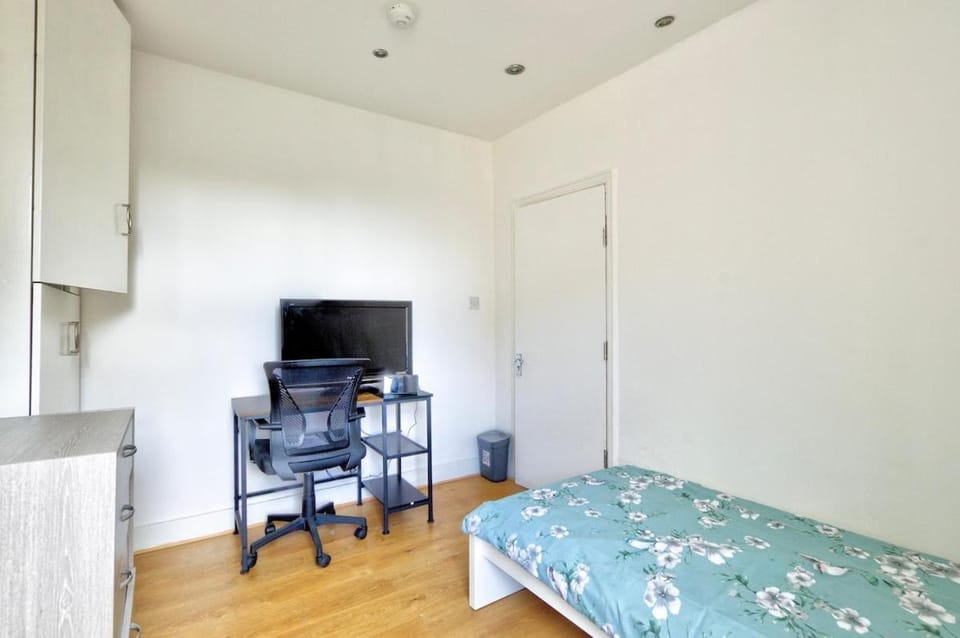 Home near Heathrow House in Uxbridge