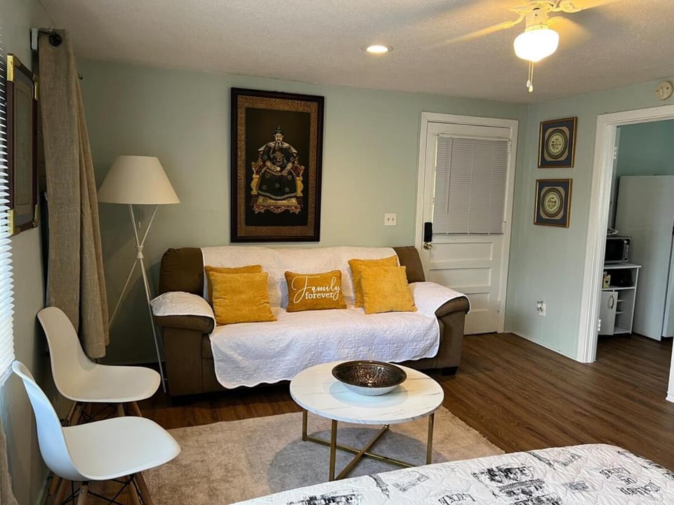 Asian-Inspired 1BR Serene & Stylish Stay near VSU Apartment in Valdosta