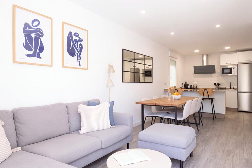 Kitchen or kitchenette, Living room, Seating area, Dining area, oven, stove, toaster