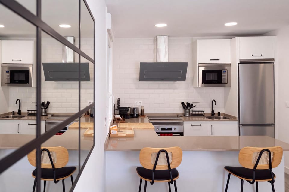 Kitchen or kitchenette, Dining area, oven, stove, toaster