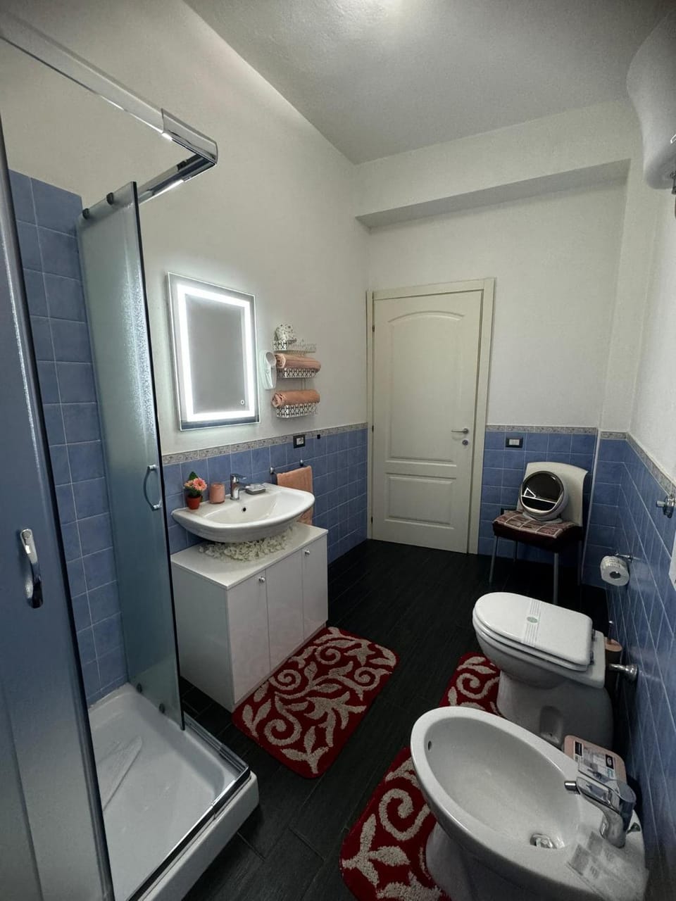 Toilet, Bathroom, bidet, towels
