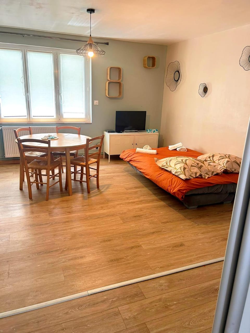 TV and multimedia, Dining area