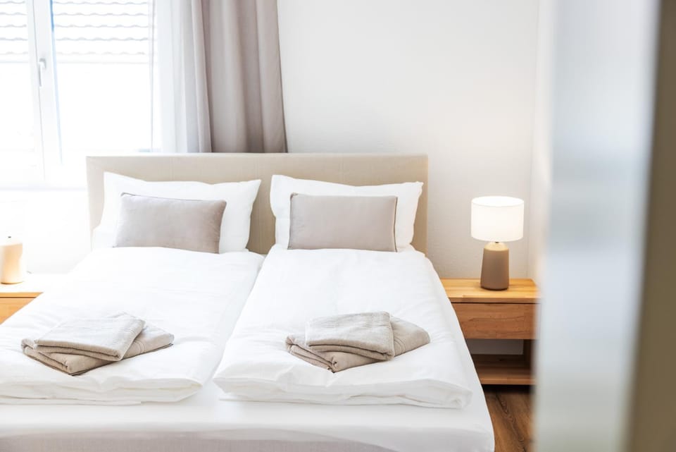 Bed, Photo of the whole room, Bedroom, towels