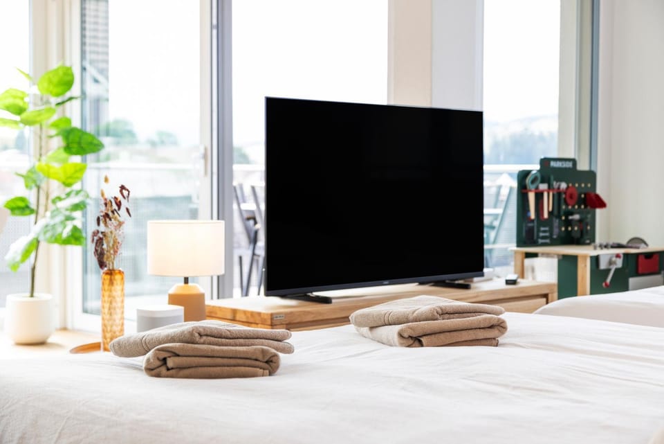 Communal lounge/ TV room, Bed, TV and multimedia, Photo of the whole room, Evening entertainment, Bedroom, towels