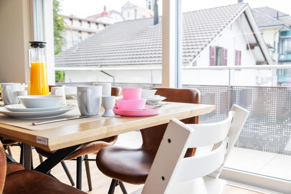 Balcony/Terrace, Living room, Seating area, Dining area, Food