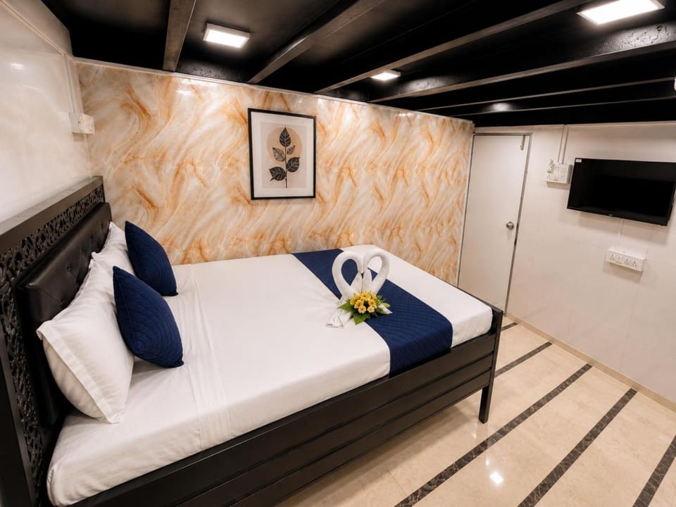 Bed, TV and multimedia, Photo of the whole room, Bedroom, air conditioner