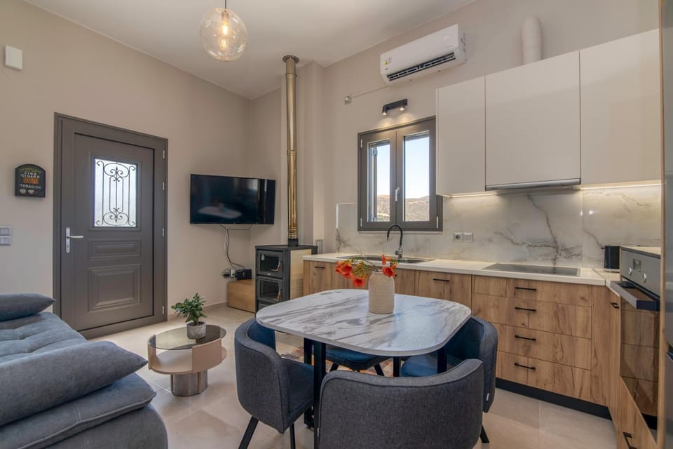 TV and multimedia, Kitchen or kitchenette, Living room, Dining area, air conditioner