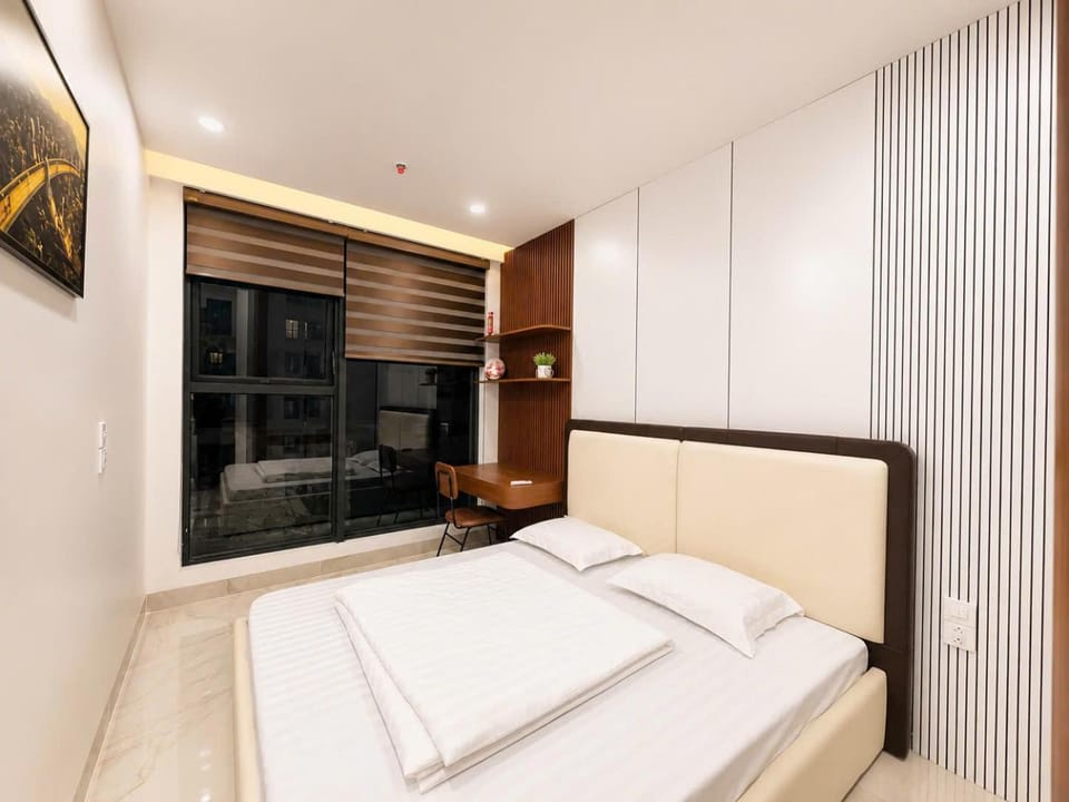 Bed, Living room, Photo of the whole room, Seating area, Bedroom