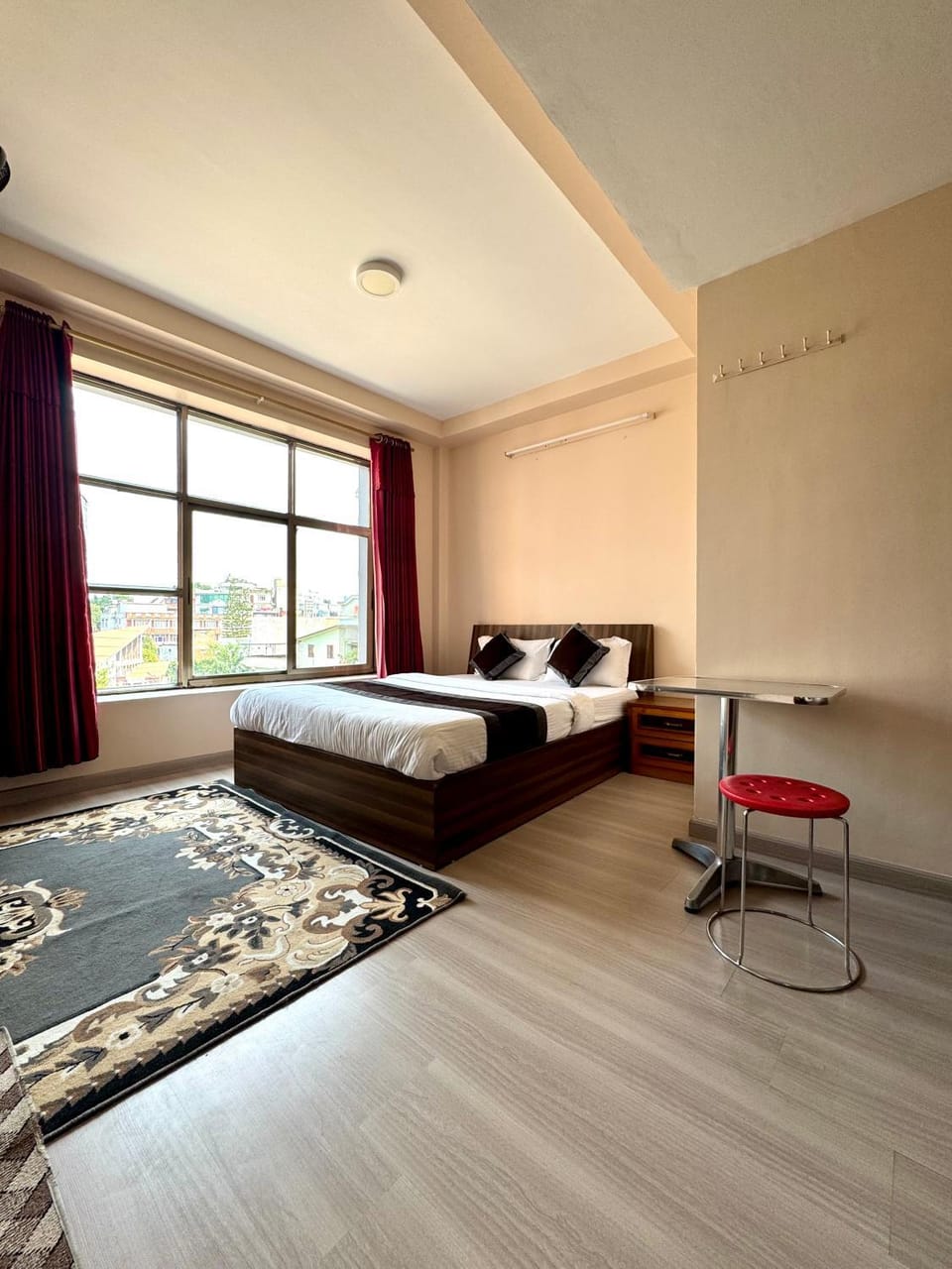Bed, Photo of the whole room, Seating area, Bedroom