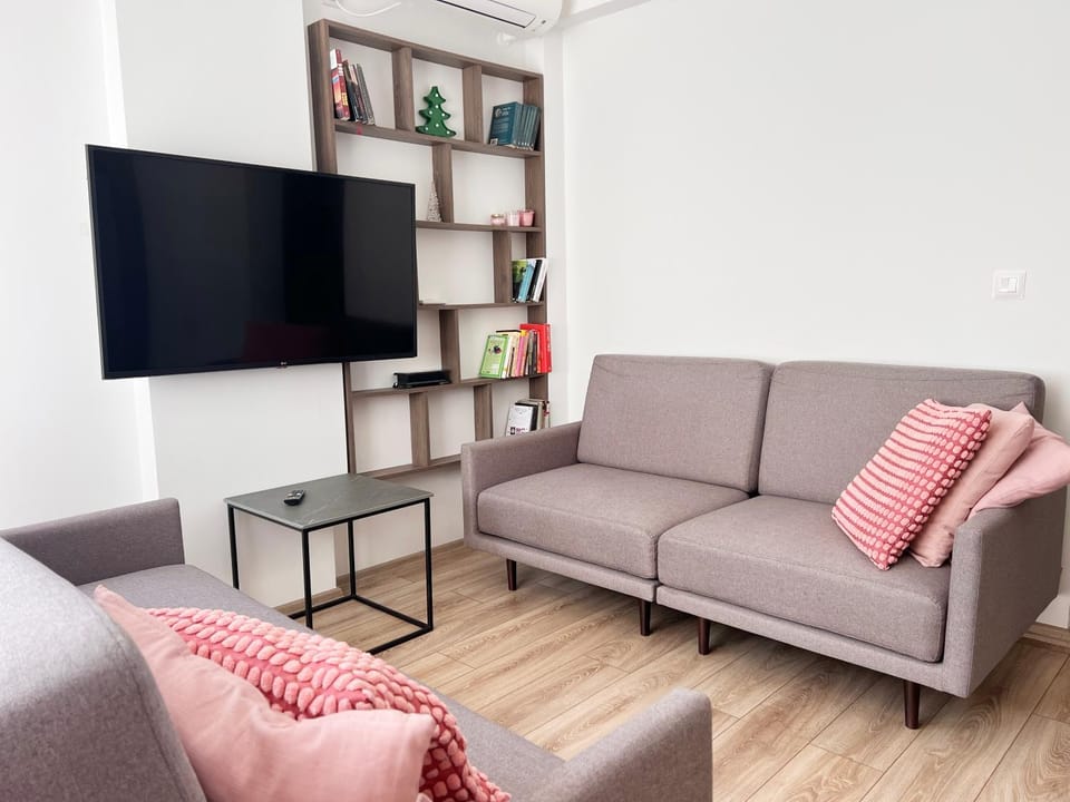 The View - Modern Apartment with Mountain Vistas Apartment in North Macedonia