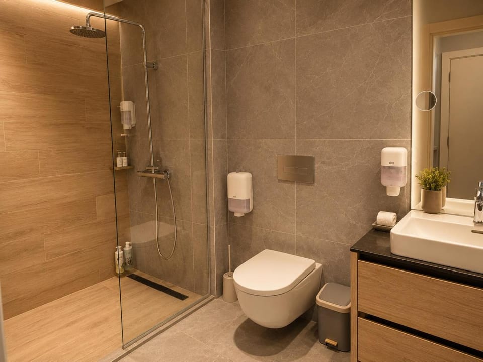 Shower, Toilet, Bathroom, bidet, towels
