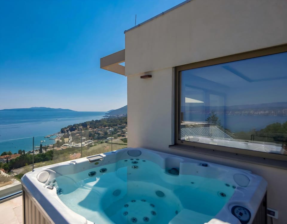 Property building, Hot Tub, Spa and wellness centre/facilities, Sea view, Swimming pool, Open Air Bath