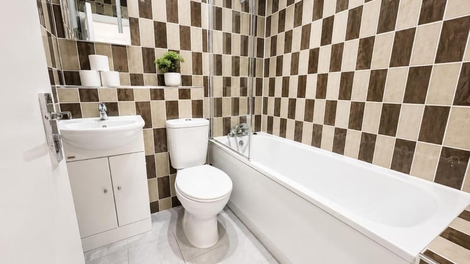 Central London Euston & King Cross Sleep 8 Apartment in London Borough of Islington