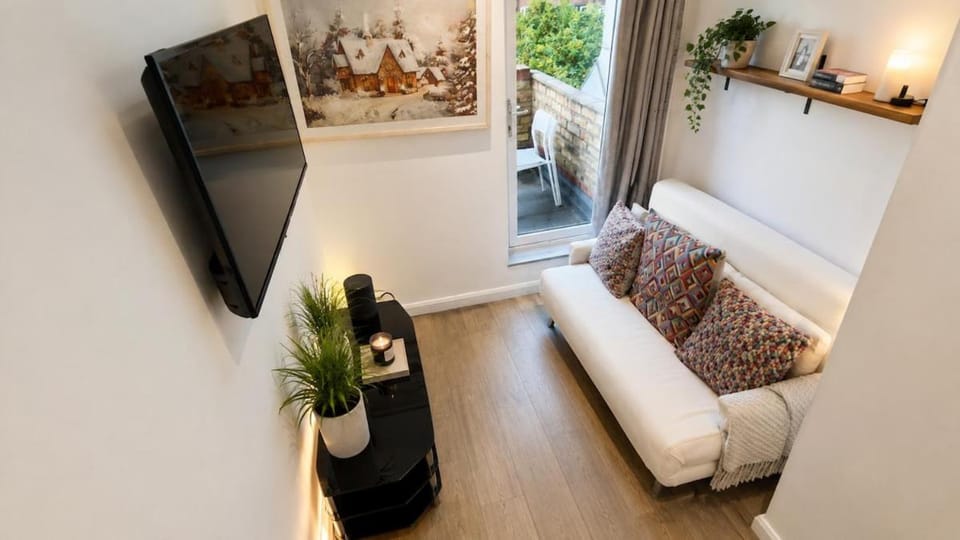 Central London Euston & King Cross Sleep 8 Apartment in London Borough of Islington