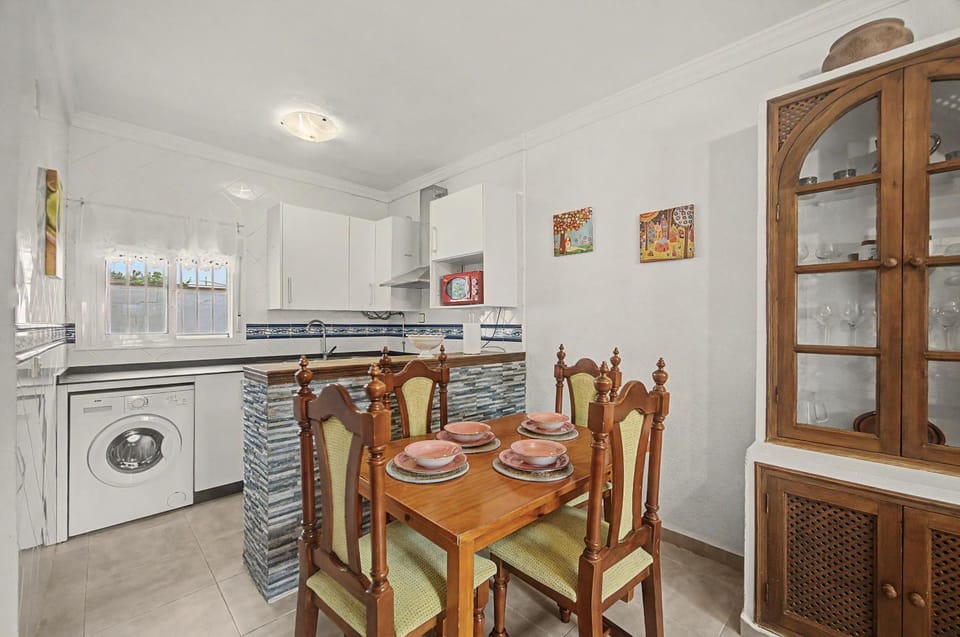 Property building, Kitchen or kitchenette, Living room