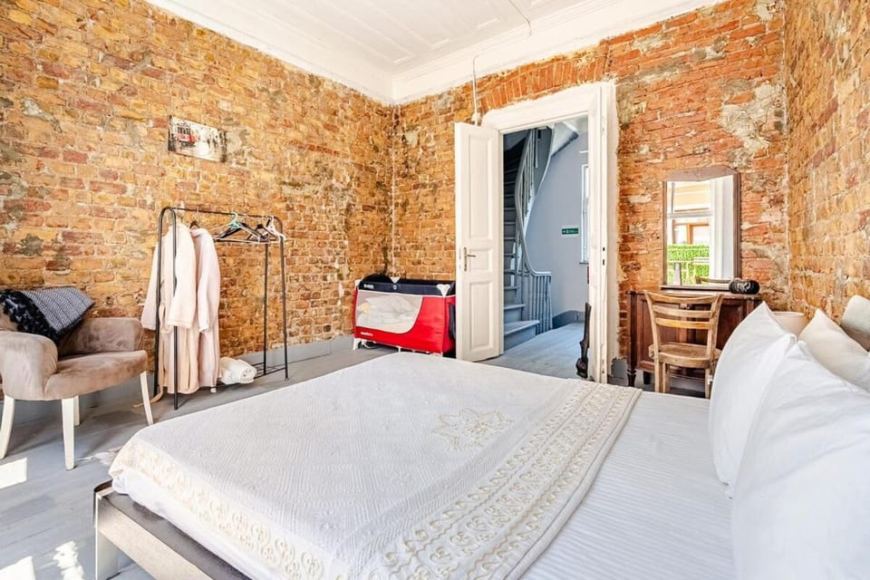 Historic Home w Golden Horn ve Galata Tower Views Apartment in Istanbul