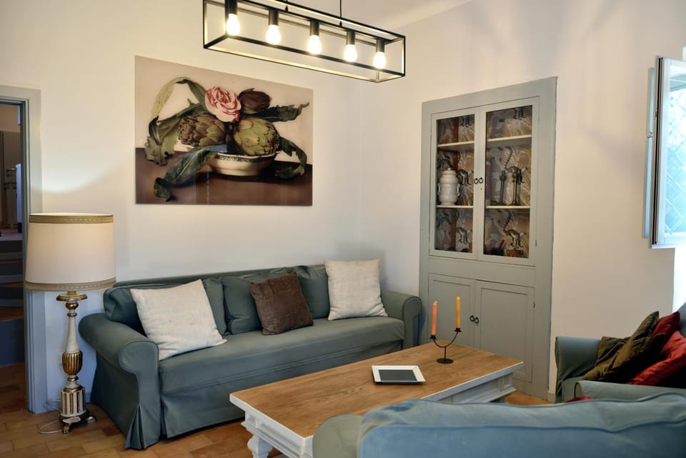 Living room, Decorative detail, Seating area