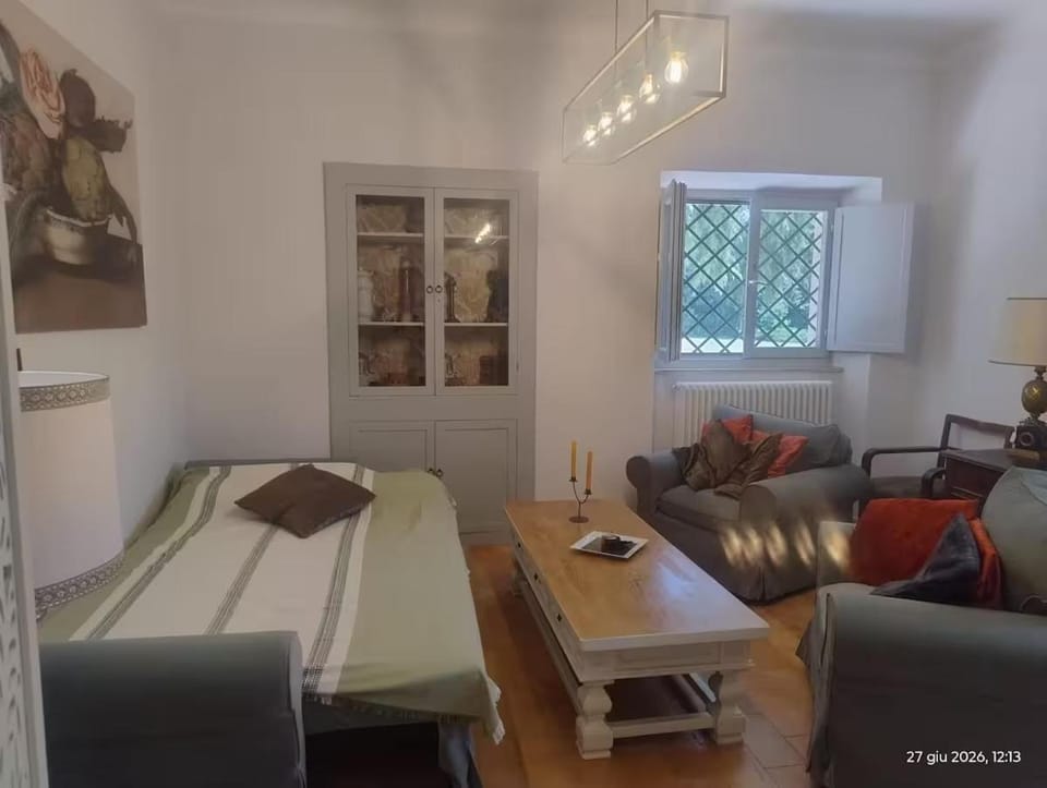 Bed, Living room, Photo of the whole room, Seating area, Bedroom