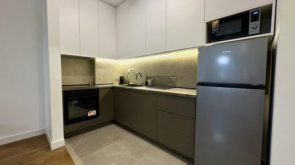 Kitchen or kitchenette, oven, stove