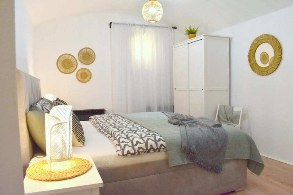 Central home in trendy area Apartment in Prague