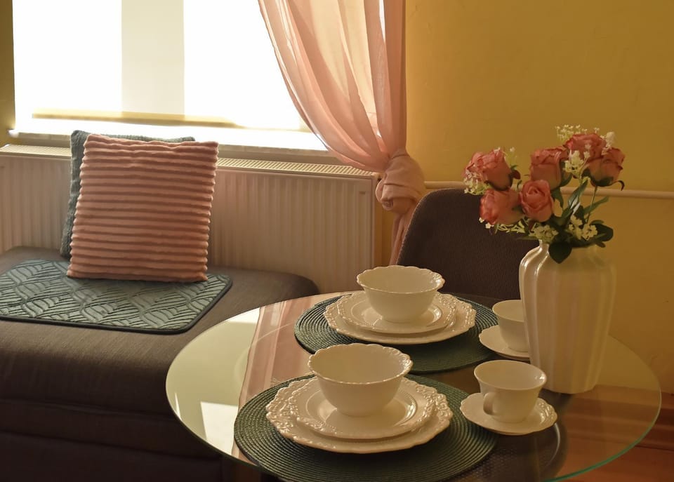 Coffee/tea facilities, Seating area, Dining area