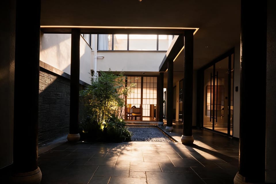 Day, Inner courtyard view