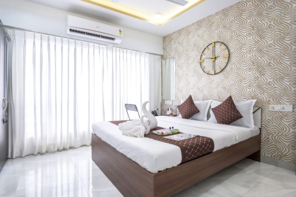 Bed, Photo of the whole room, Bedroom, towels, air conditioner
